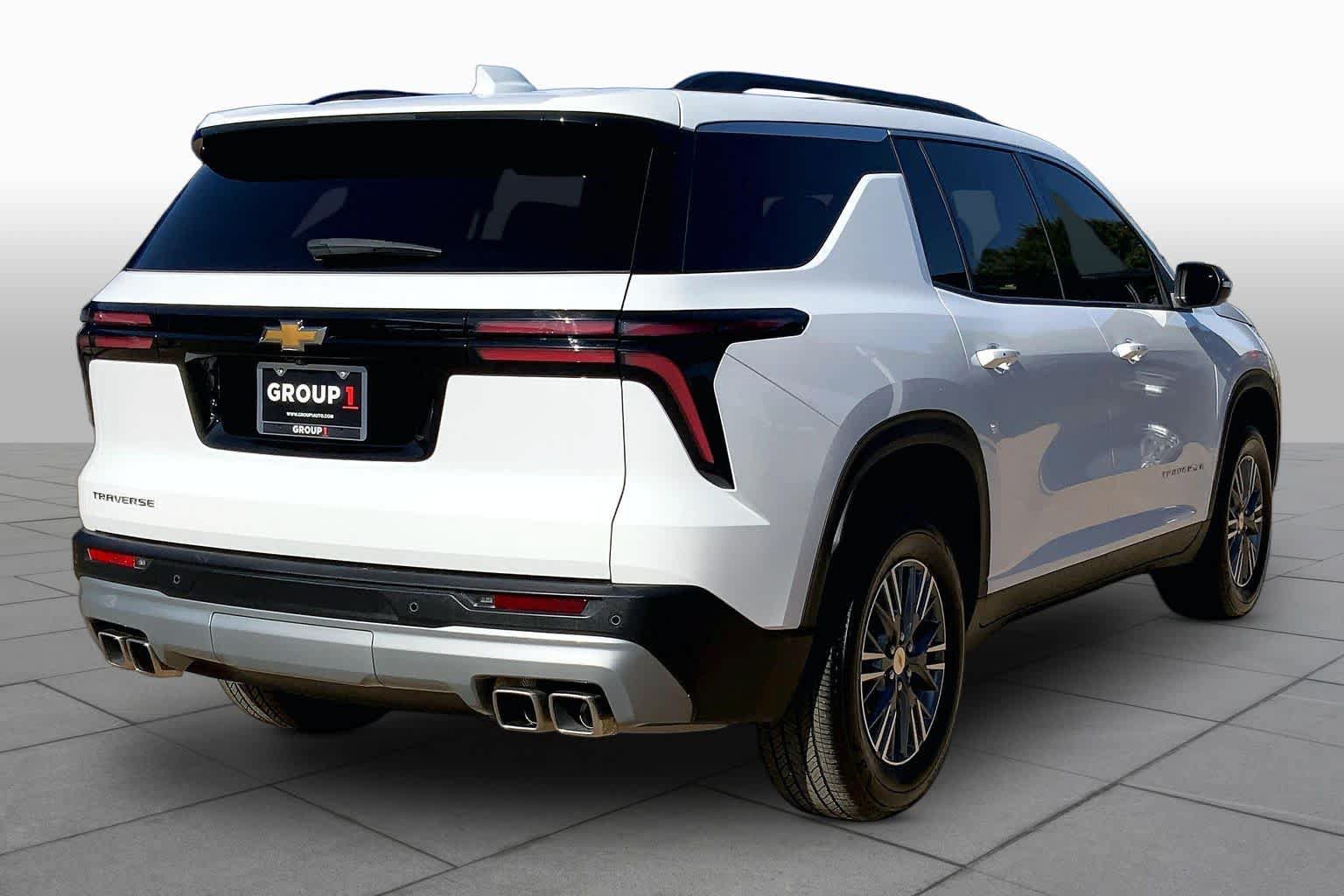 Used 2025 Chevrolet Traverse LT FWD image 13