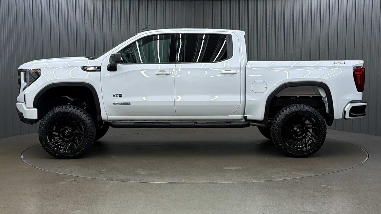 Used 2026 GMC Sierra 1500 Elevation w/ Elevation Select Package AWD/4WD image 2