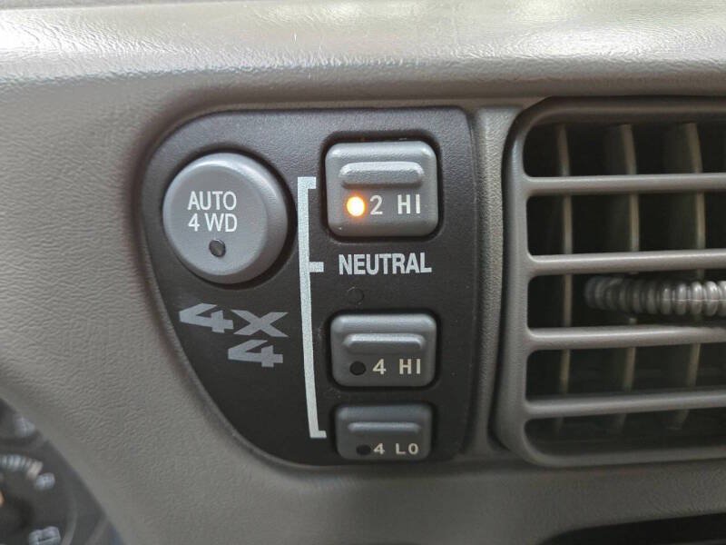 Used 2001 Chevrolet Blazer LT AWD/4WD image 21