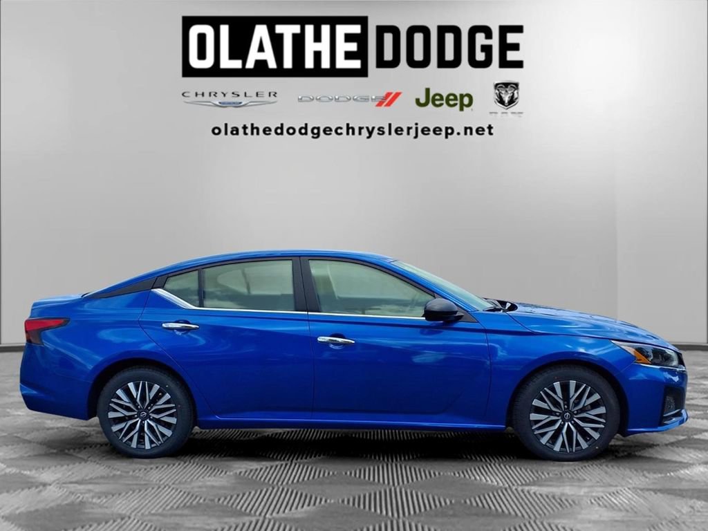 Used 2025 Nissan Altima 2.5 SV FWD image 29