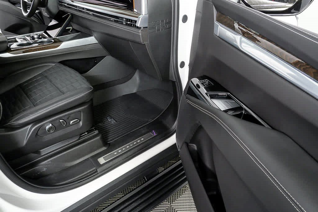 Certified 2025 Cadillac Escalade ESV Sport Platinum AWD/4WD image 17