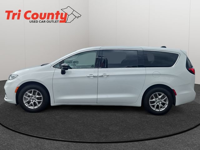 Used 2024 Chrysler Pacifica Touring-L FWD image 5