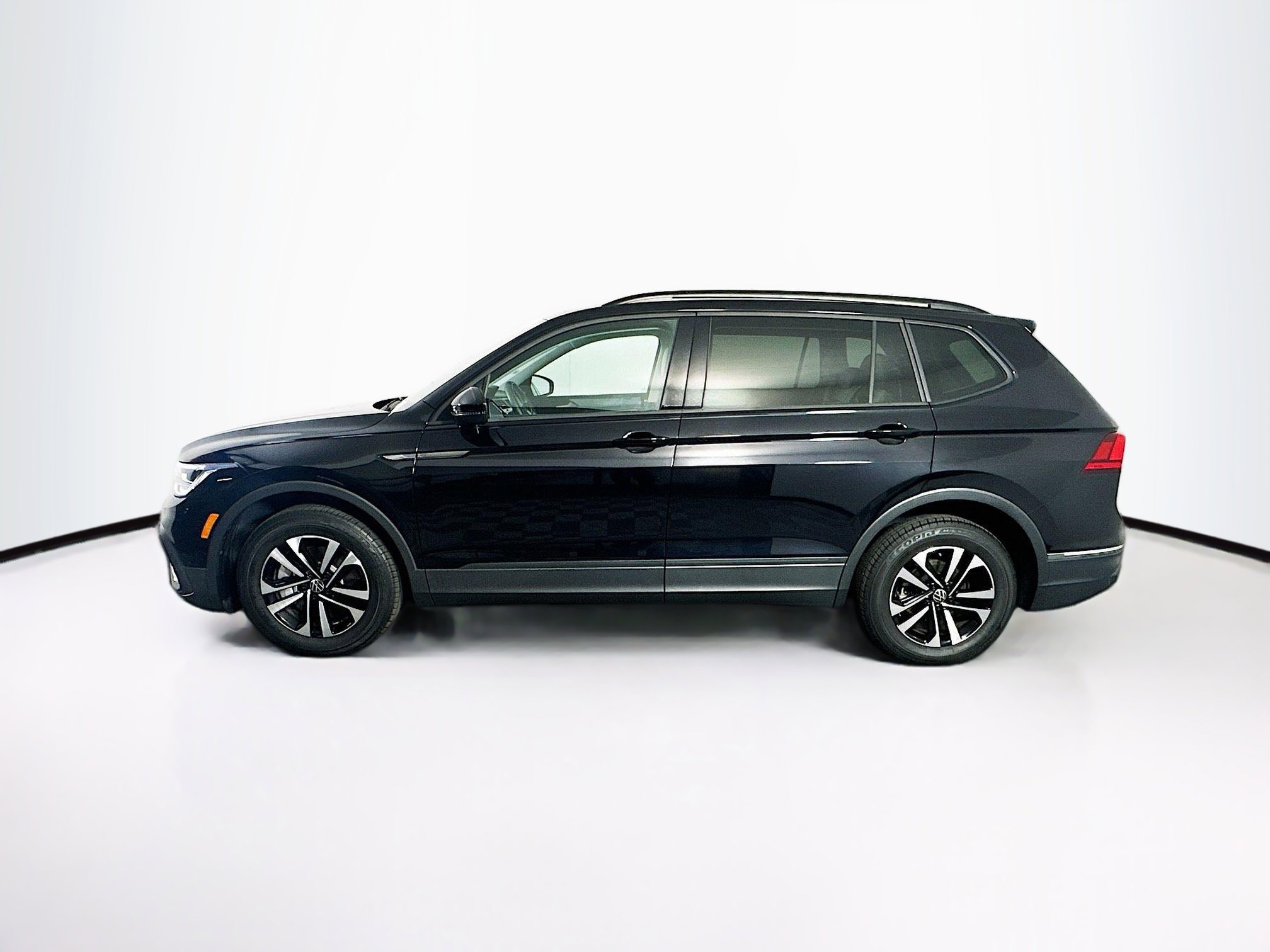 Used 2024 Volkswagen Tiguan S image 4