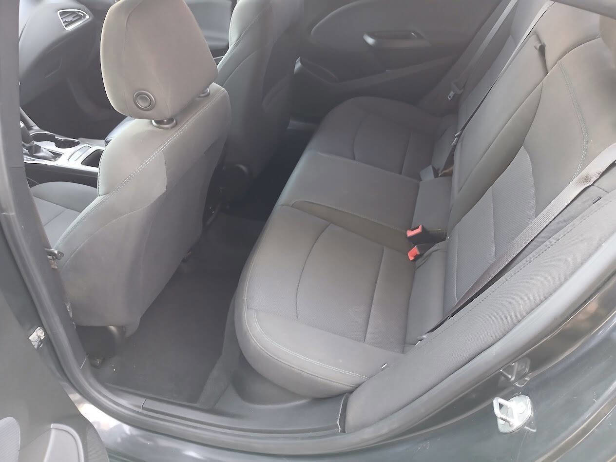 Used 2017 Chevrolet Cruze LT w/ Sun And Sound Package image 7