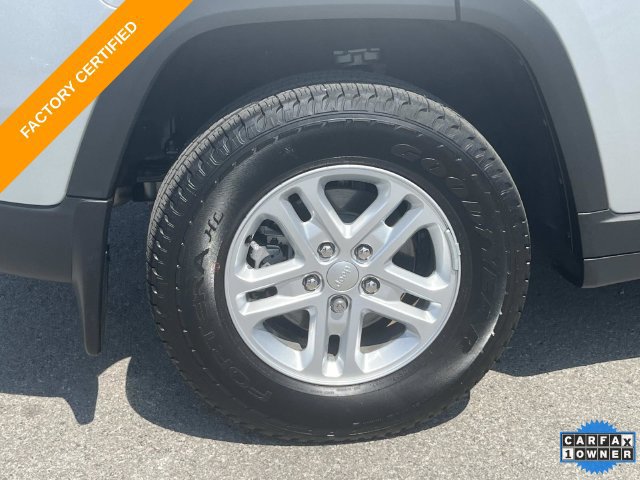 Certified 2025 Jeep Grand Cherokee Laredo w/ Luxury Tech Group I AWD/4WD image 12