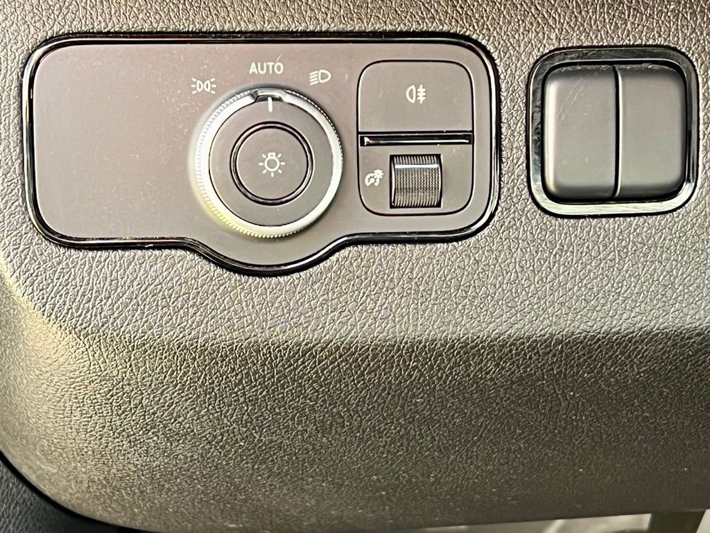 Used 2025 Mercedes-Benz Sprinter 2500 image 26