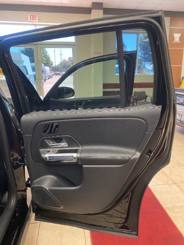 Used 2025 Mercedes-Benz GLB 250 image 16