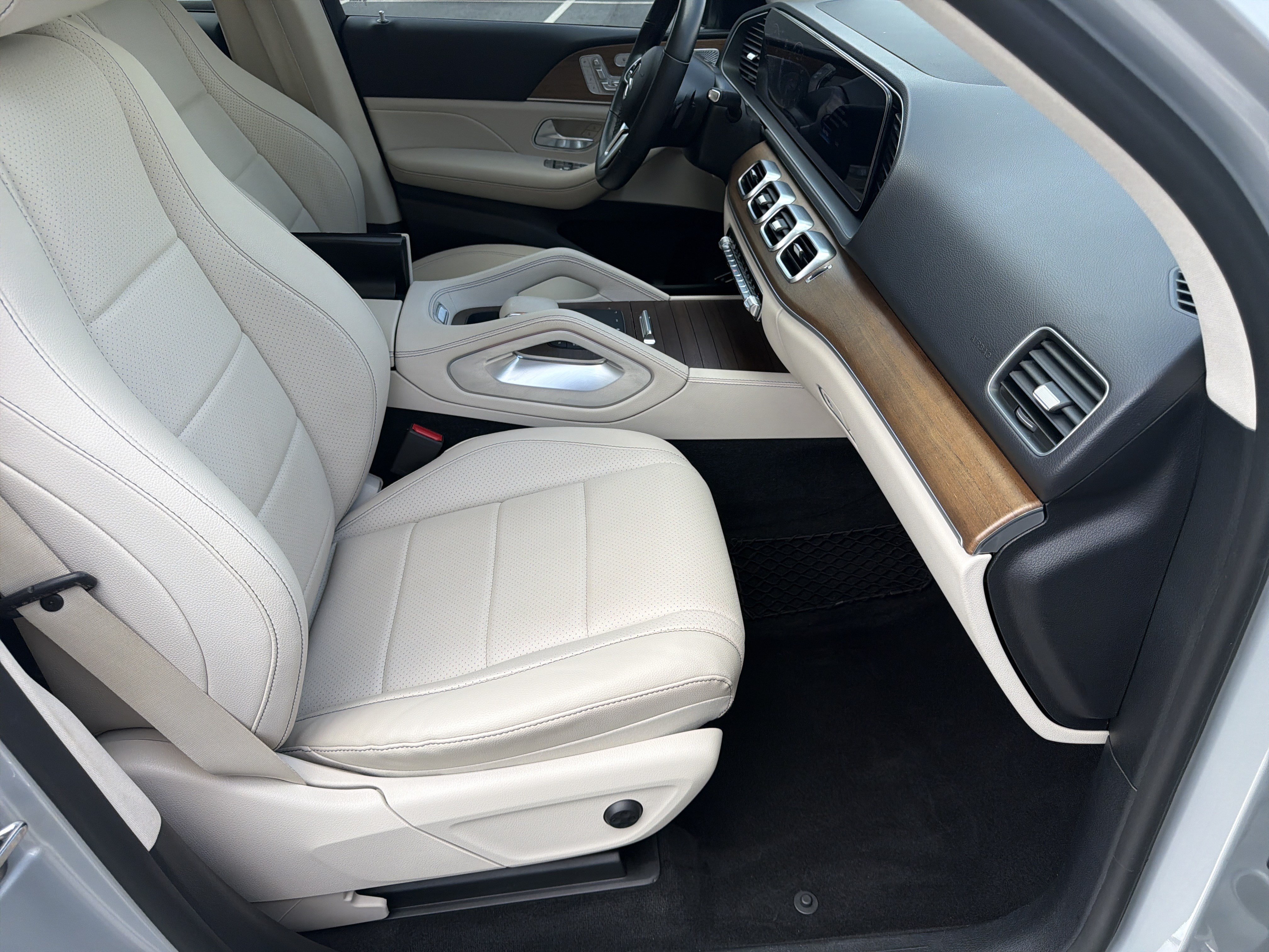 Used 2021 Mercedes-Benz GLE 350 w/ AMG Line Exterior image 16