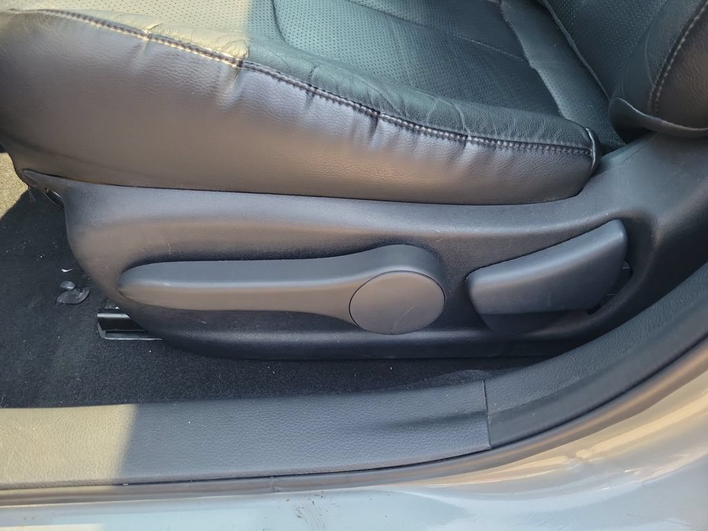 Used 2013 Nissan Sentra SL w/ Premium Pkg FWD image 18