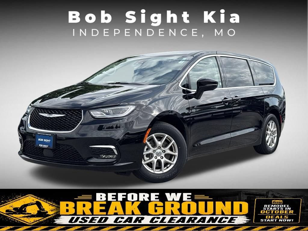 Used 2024 Chrysler Pacifica Touring-L FWD 360° Tour