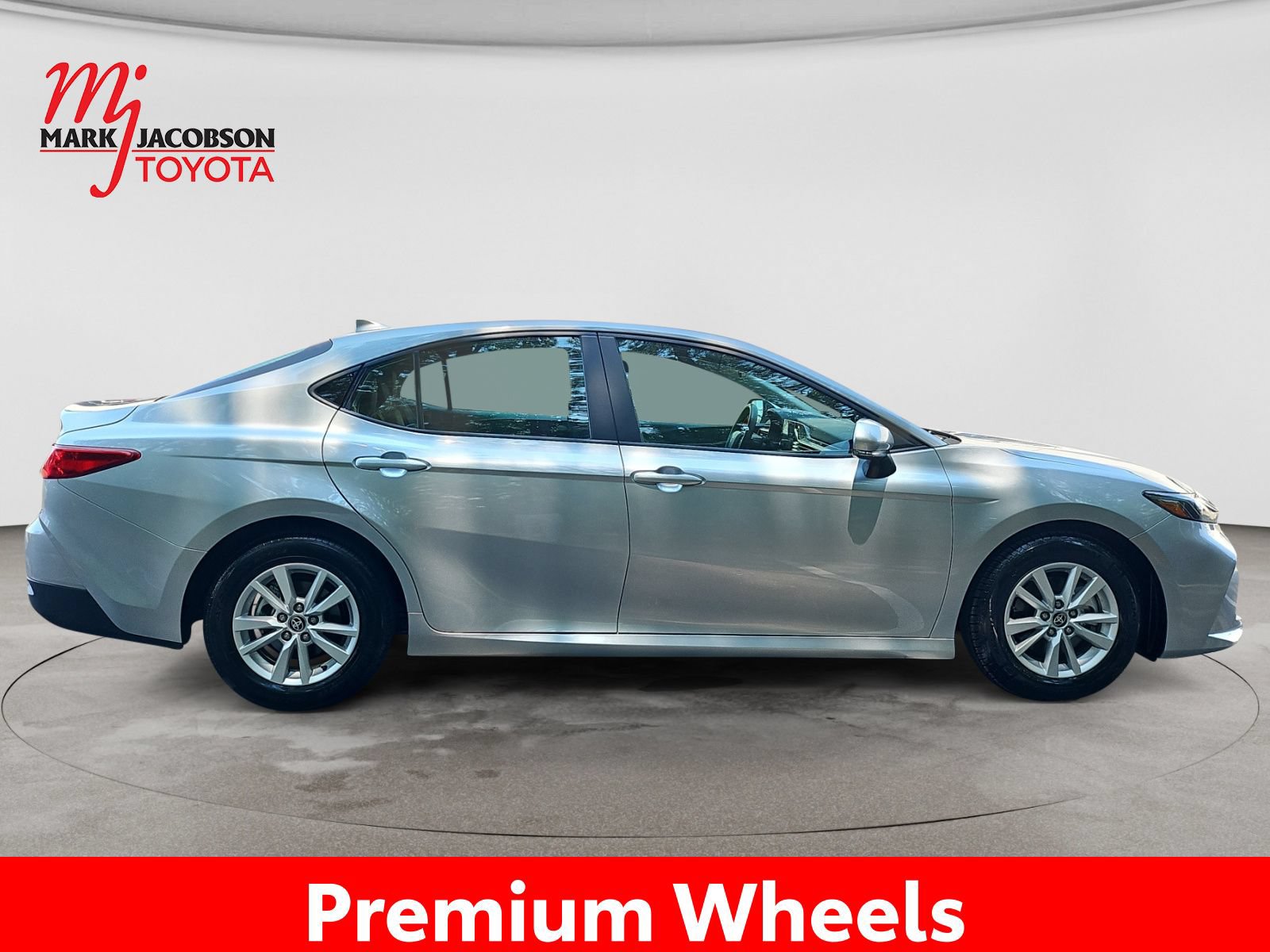 Used 2025 Toyota Camry LE FWD image 7