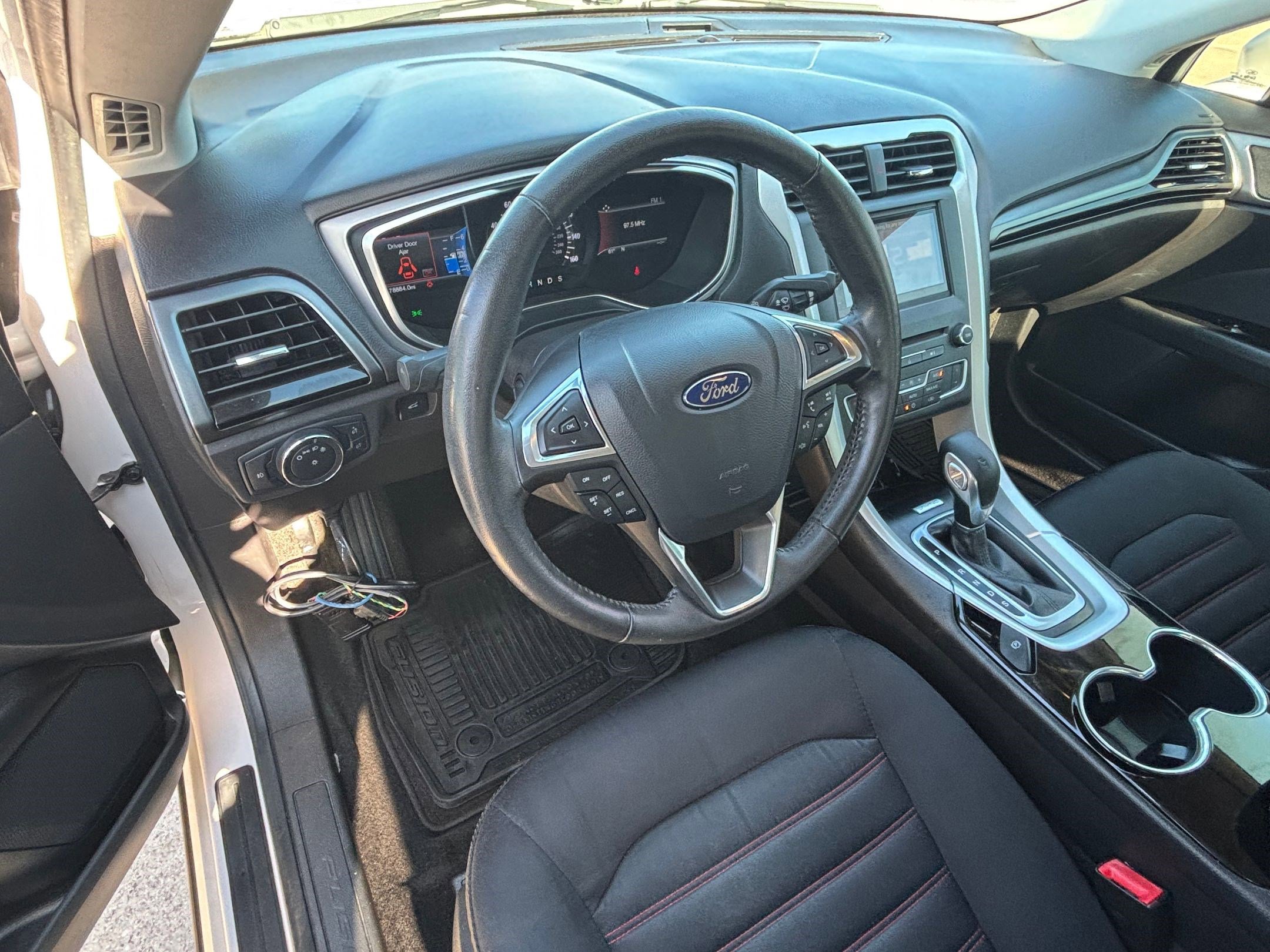 Used 2016 Ford Fusion SE image 12