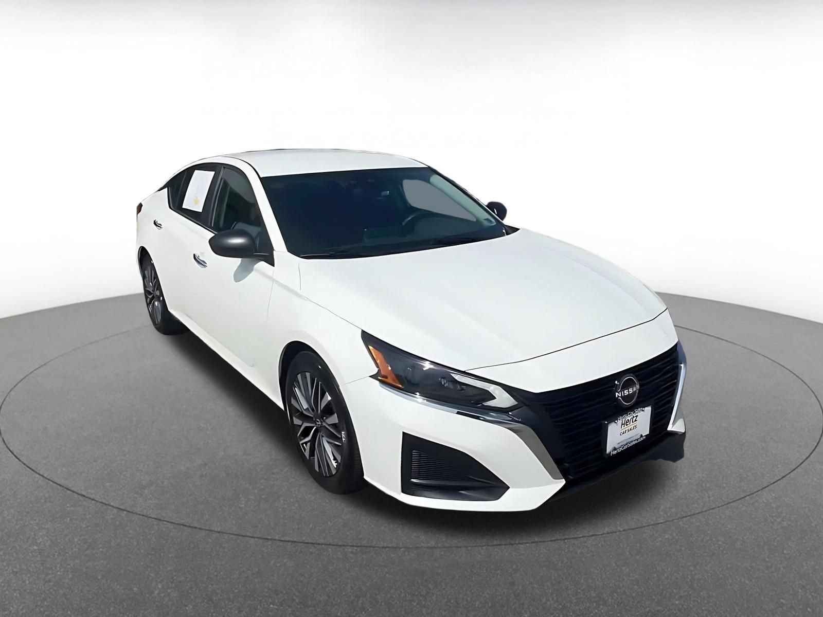Used 2025 Nissan Altima 2.5 SV FWD image 3