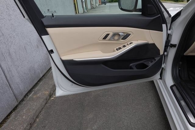 New 2025 BMW 330i xDrive Sedan w/ Premium Package AWD/4WD image 14