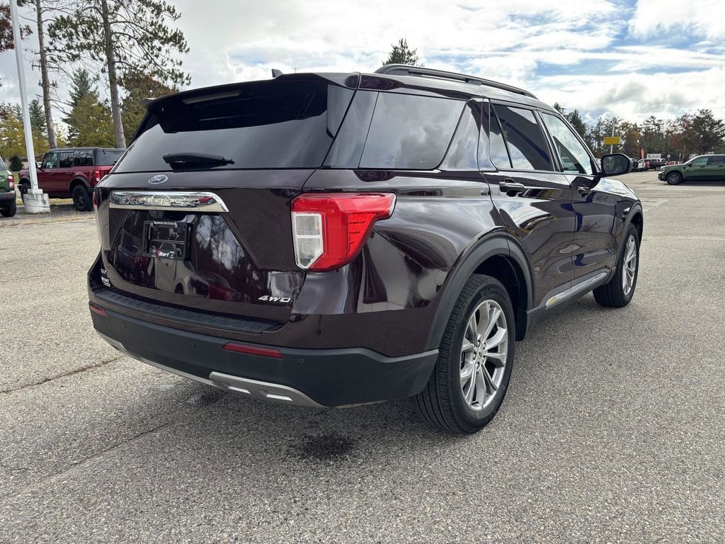 Used 2023 Ford Explorer XLT w/ Equipment Group 202A image 3