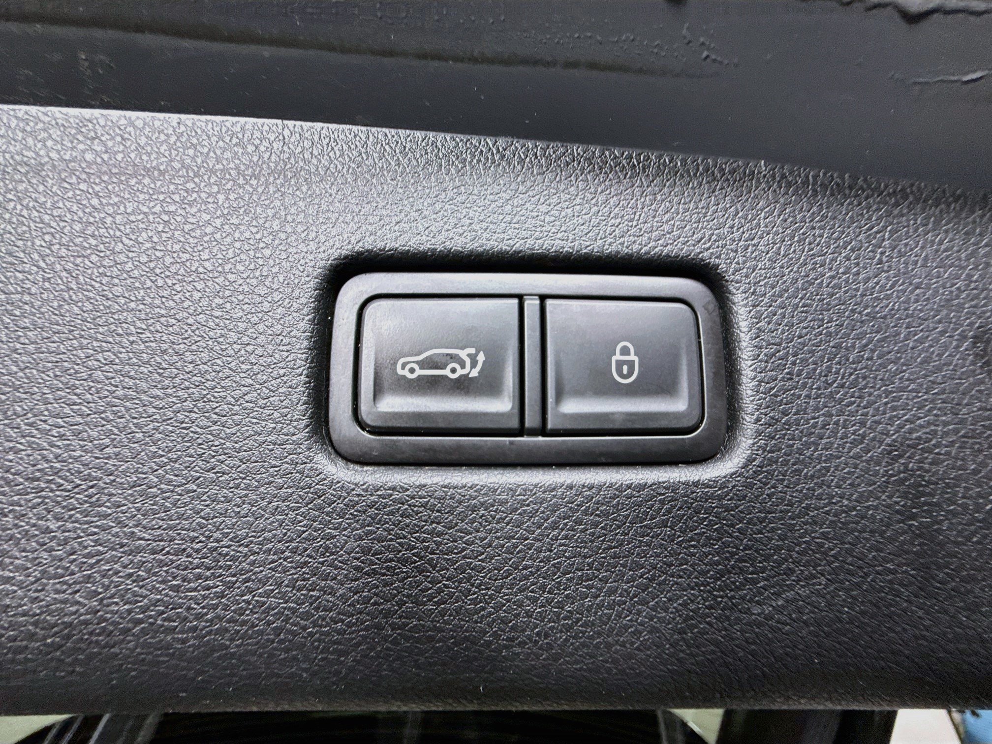 Used 2023 Genesis GV70 2.5T w/ Cargo Package AWD/4WD image 41