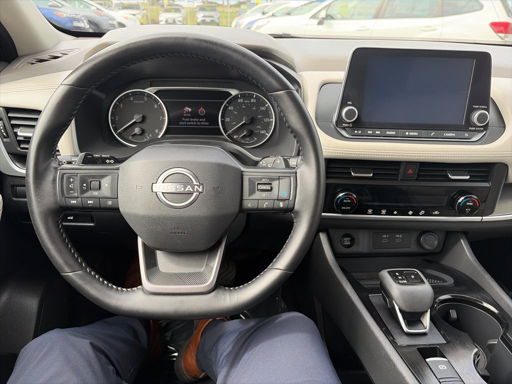 Used 2025 Nissan Rogue SV AWD/4WD image 12