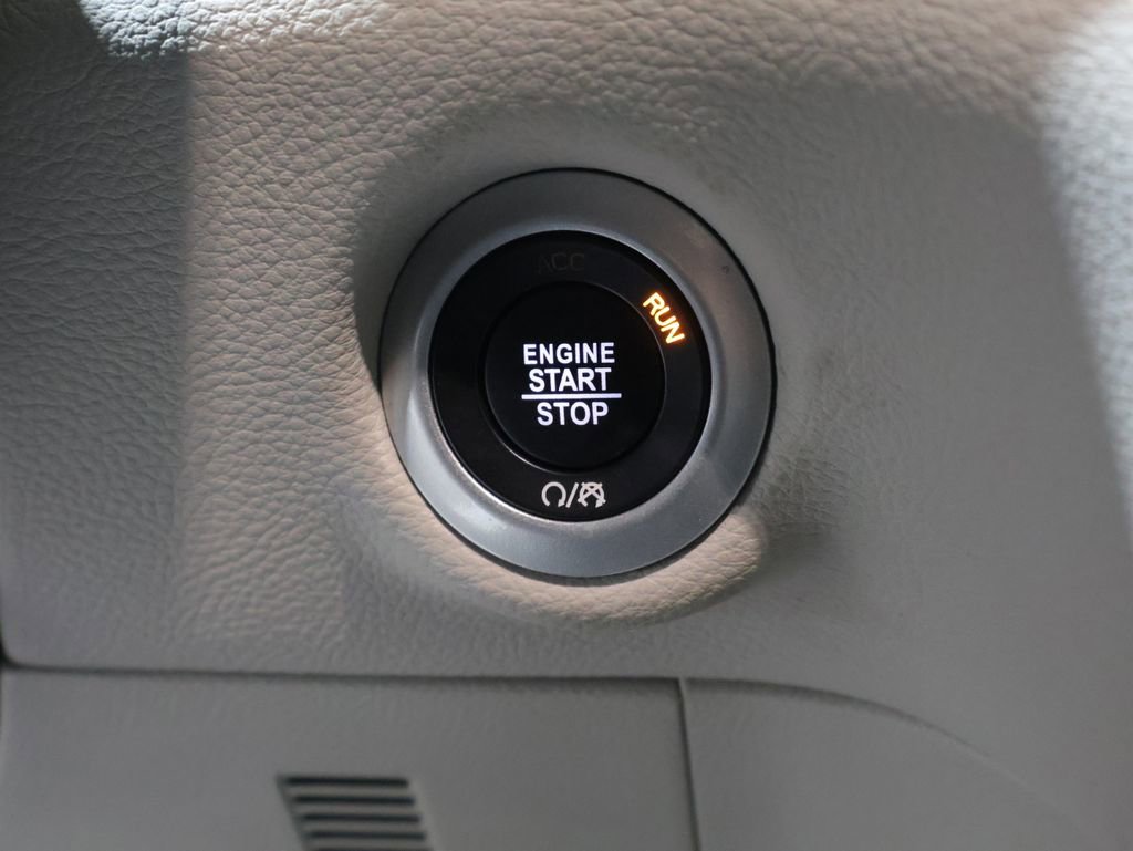 Certified 2024 Chrysler Pacifica Select image 29