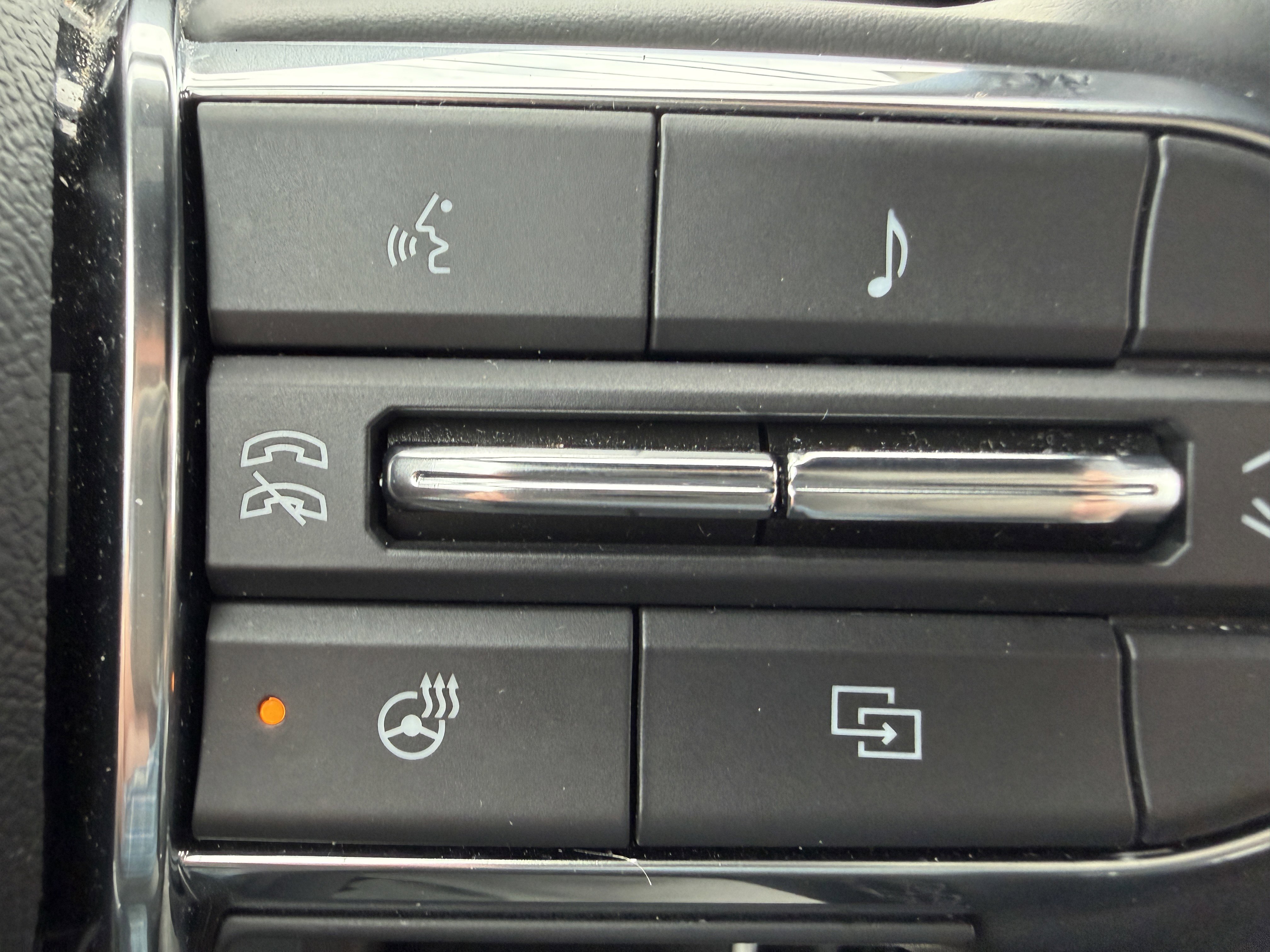 Used 2025 GMC Acadia Elevation image 24