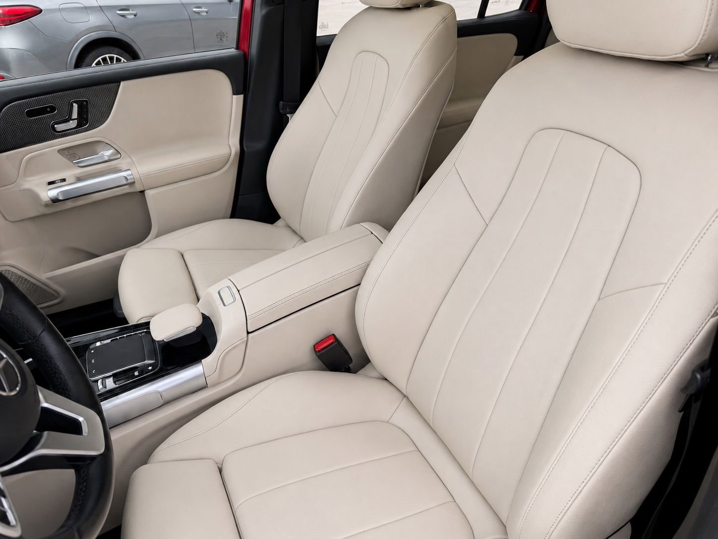 Used 2020 Mercedes-Benz GLB 250 image 2