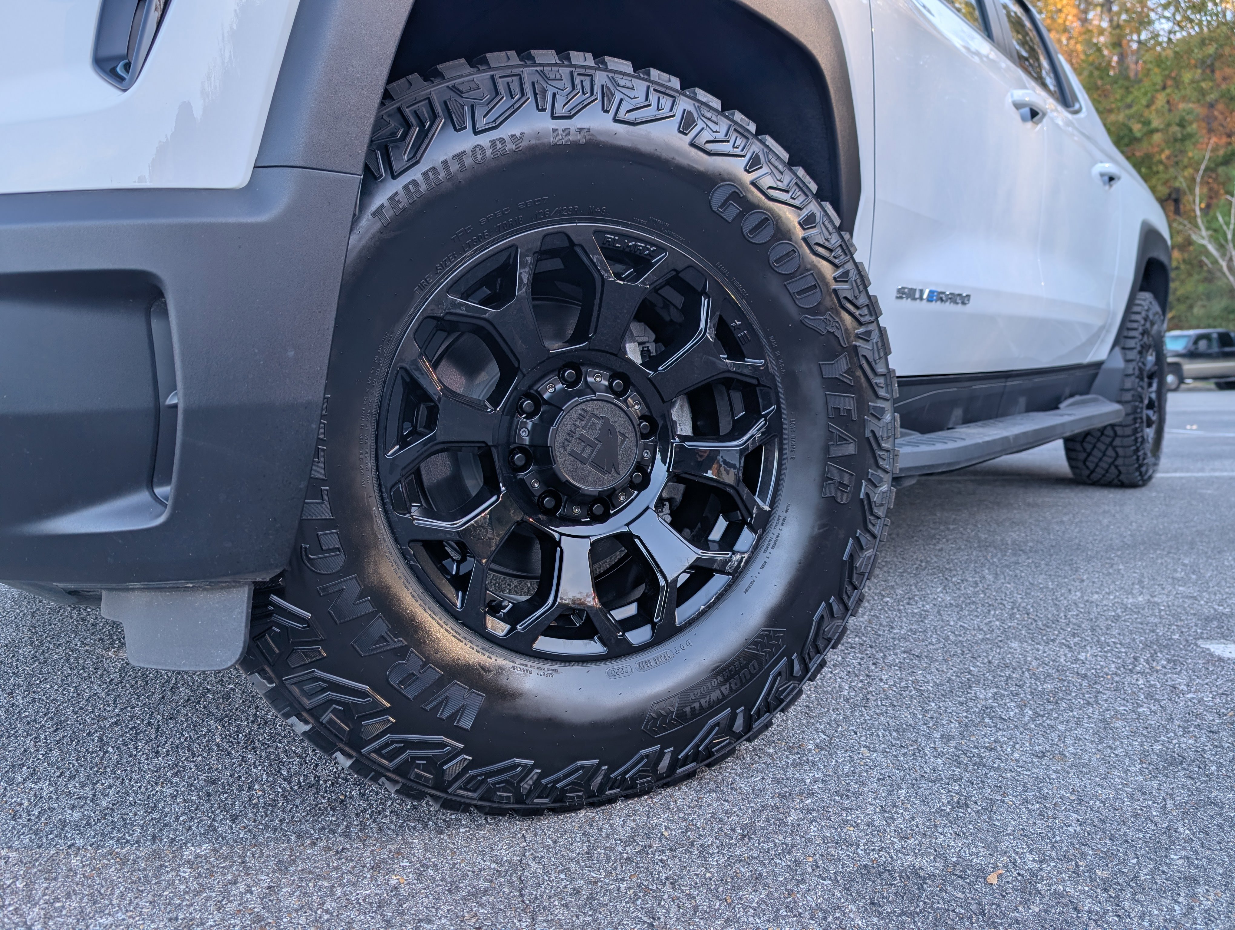 Used 2024 Chevrolet Silverado EV W/T image 32