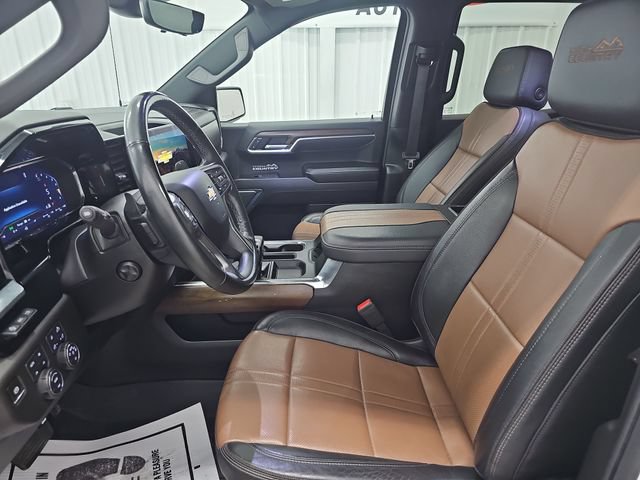 Used 2024 Chevrolet Silverado 1500 High Country w/ Technology Package AWD/4WD image 9