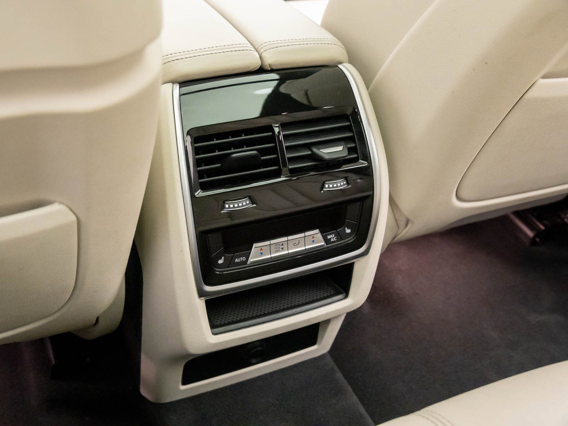 Used 2021 BMW X5 M50i image 20