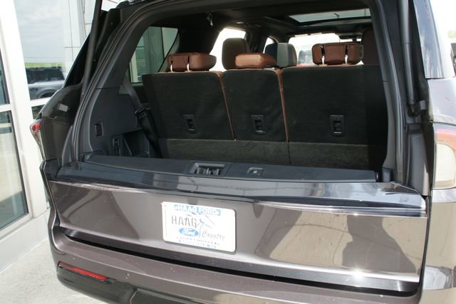 Used 2025 Lincoln Navigator Reserve AWD/4WD image 32