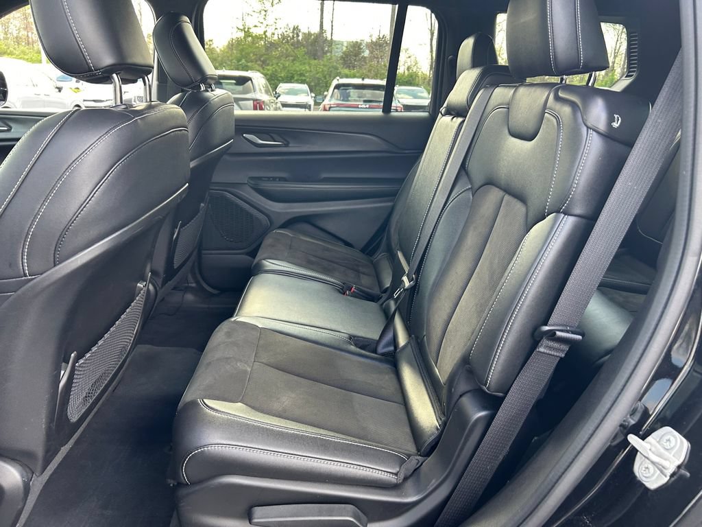 Used 2023 Jeep Grand Cherokee L Laredo AWD/4WD image 26