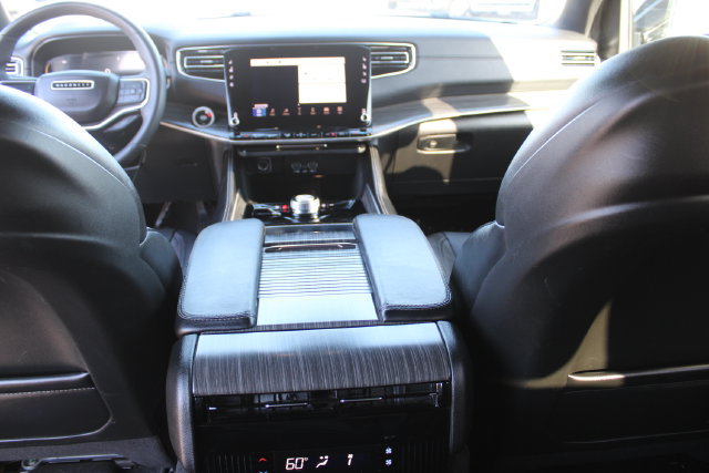 Used 2024 Jeep Wagoneer L Series II AWD/4WD image 22