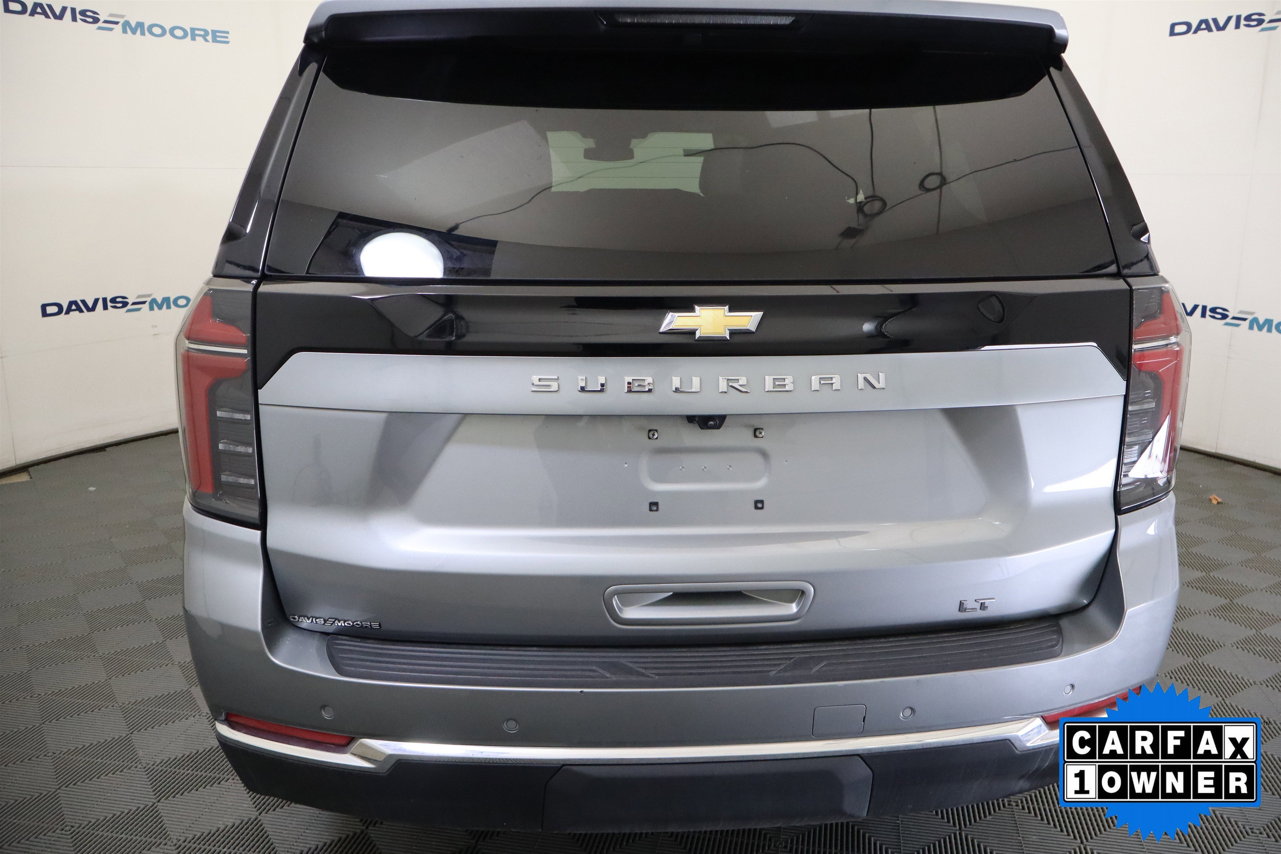 Used 2025 Chevrolet Suburban LT image 8