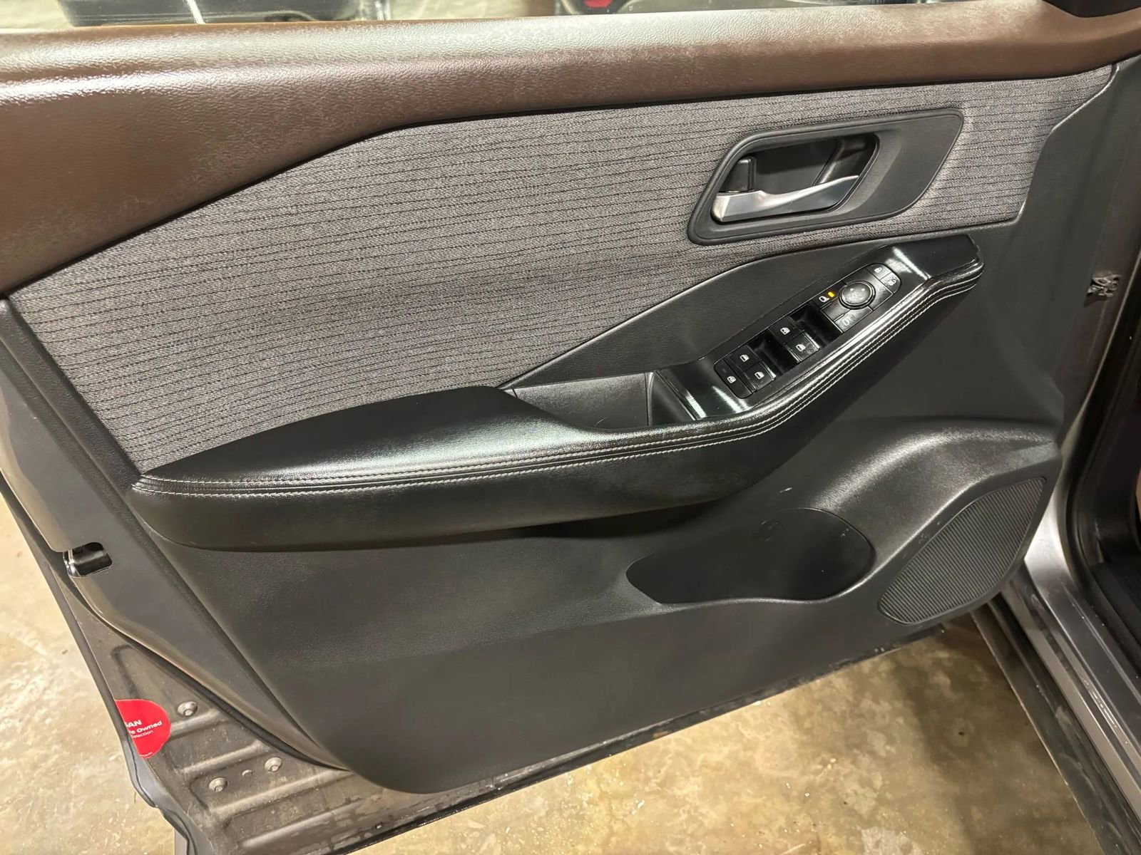 Used 2021 Nissan Rogue SV image 37