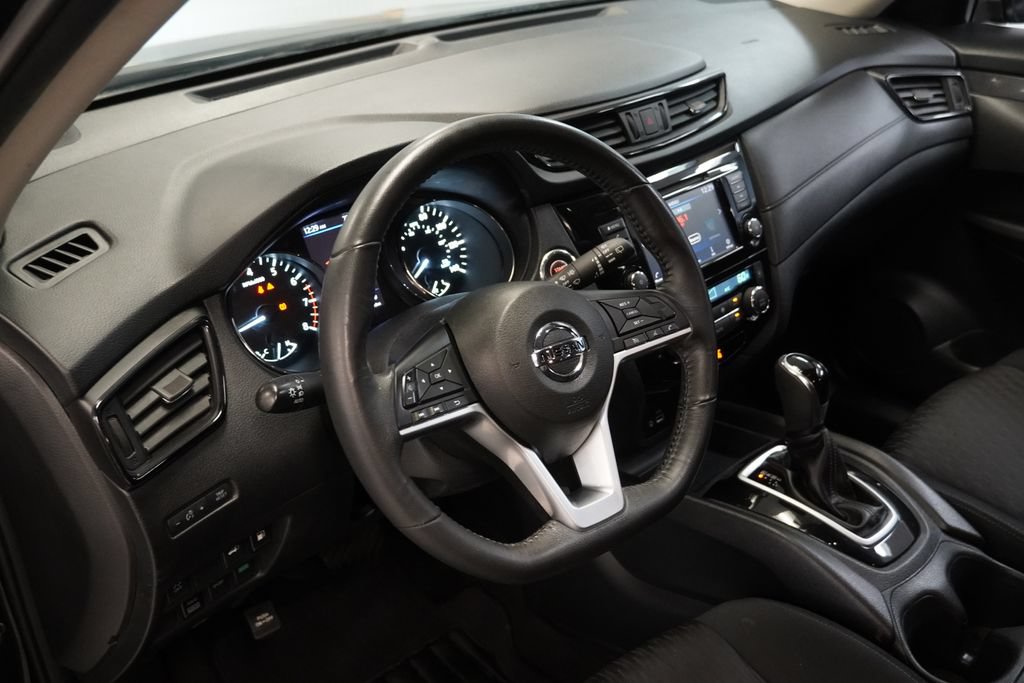 Used 2018 Nissan Rogue SV AWD/4WD image 6