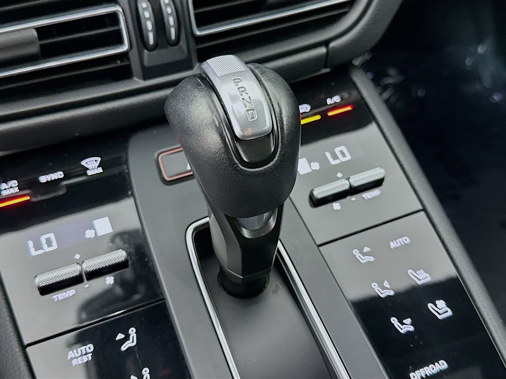 Certified 2022 Porsche Macan S AWD/4WD image 19
