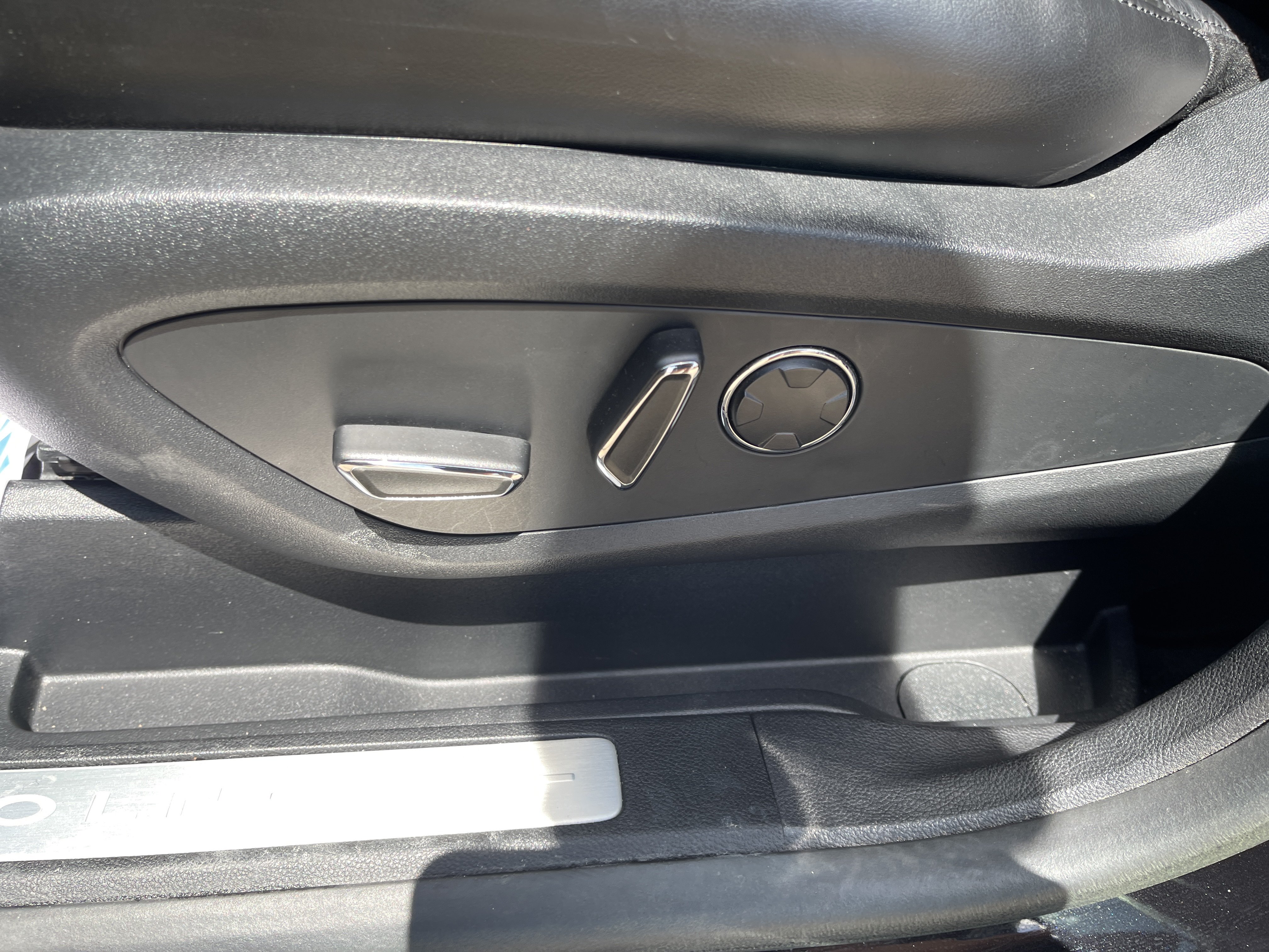 Used 2019 Lincoln MKC Select w/ Select Plus Package FWD image 38