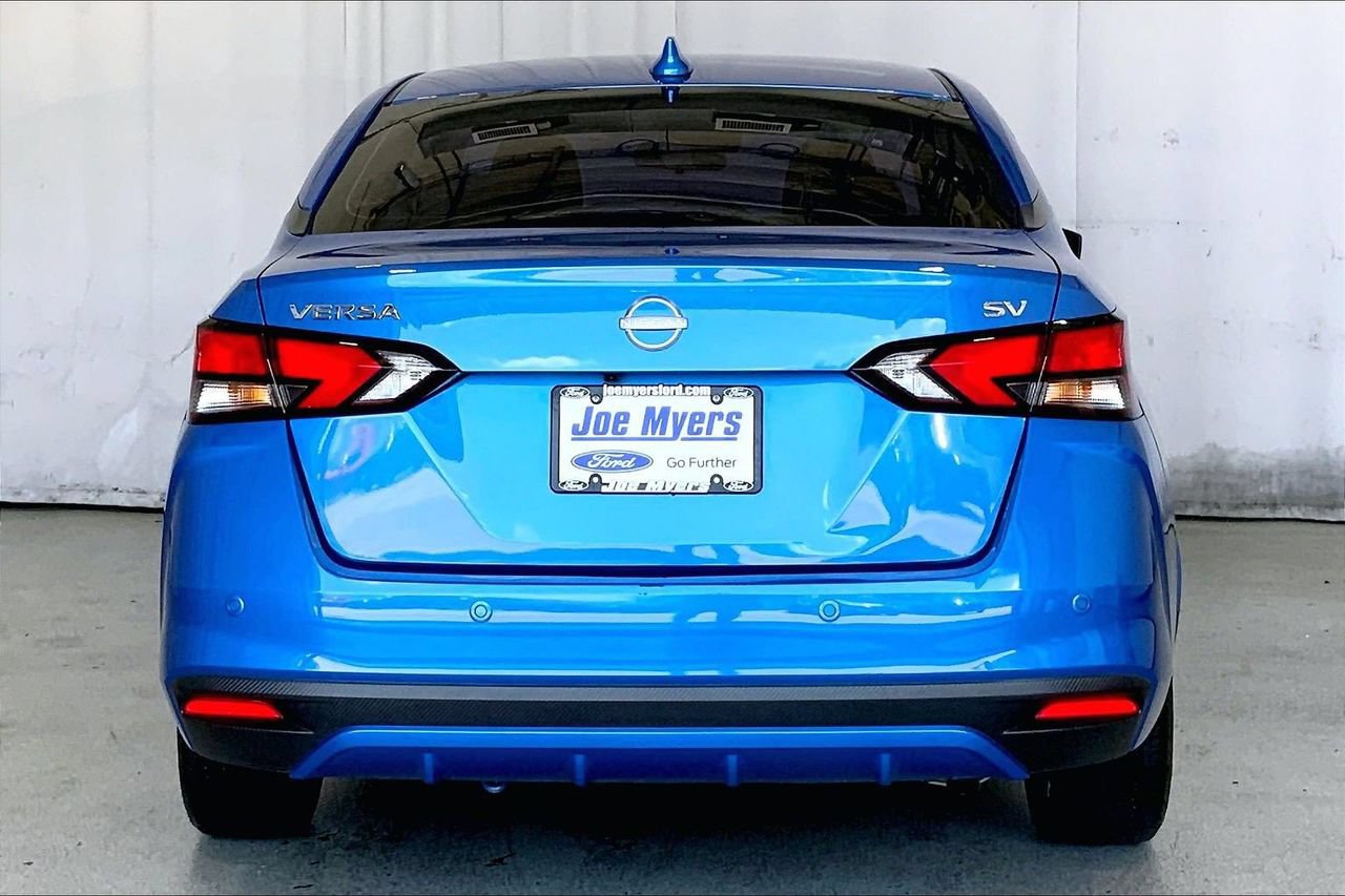 Used 2023 Nissan Versa SV FWD image 3