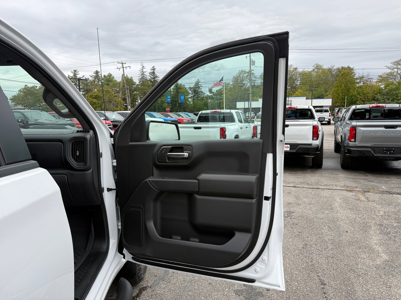 New 2026 Chevrolet Silverado 1500 Custom Trail Boss w/ LPO, Dark Essentials Package image 28