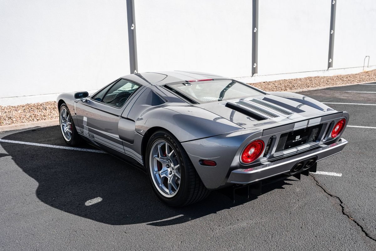 Used 2006 Ford GT RWD image 36