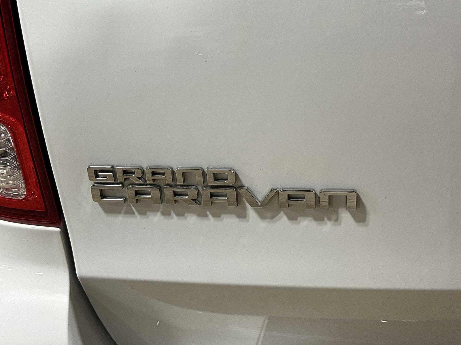 Used 2019 Dodge Grand Caravan SE w/ UConnect Hands-Free Group image 24