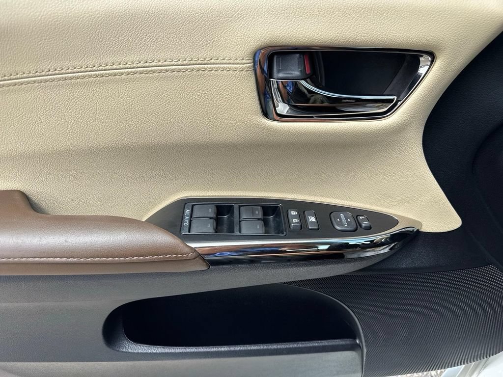 Used 2015 Toyota Avalon XLE FWD image 13
