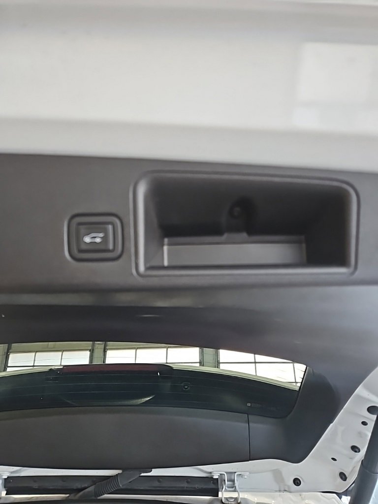 Used 2024 GMC Terrain SLT image 19