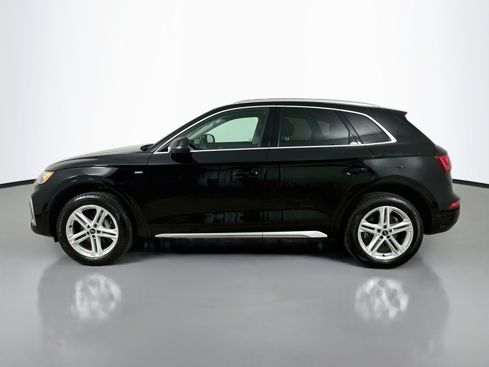 Certified 2024 Audi Q5 e Premium Plus AWD/4WD image 8
