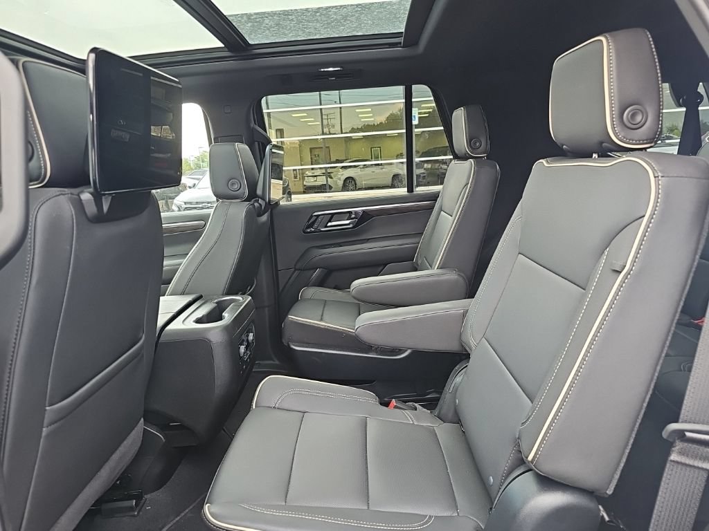 Used 2025 Chevrolet Tahoe Premier AWD/4WD image 12