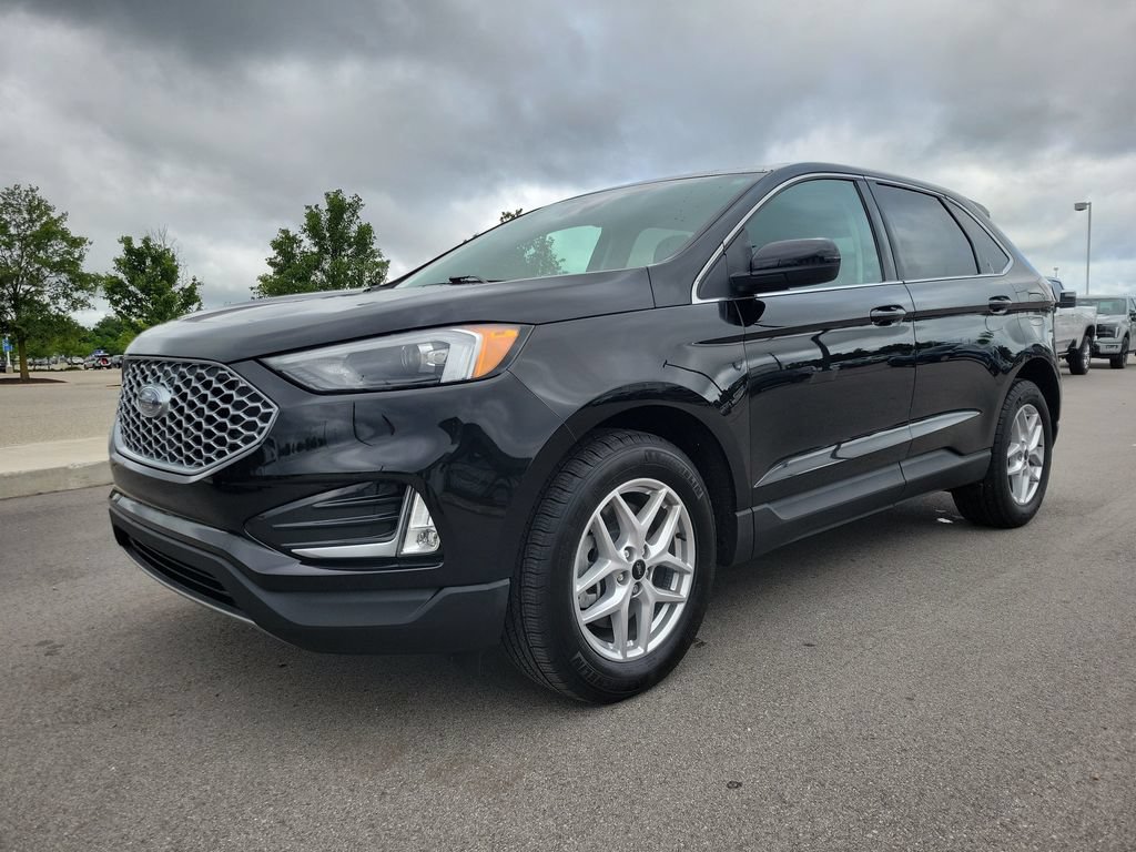 Used 2024 Ford Edge SEL w/ Convenience Package AWD/4WD image 2