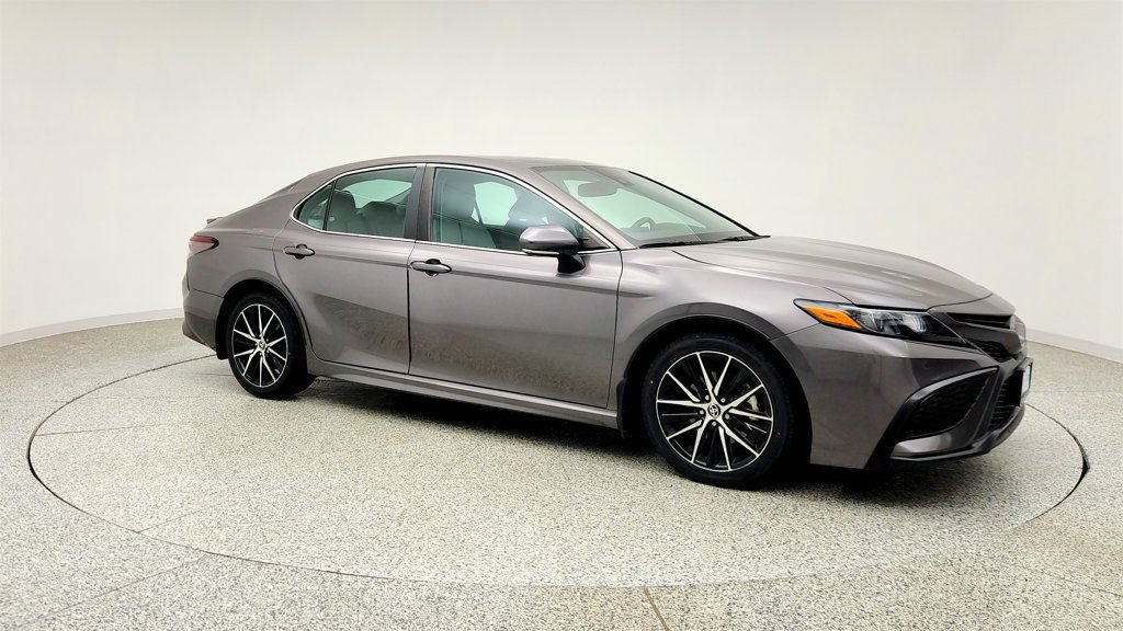 Used 2023 Toyota Camry SE w/ Cold Weather Package AWD/4WD image 3