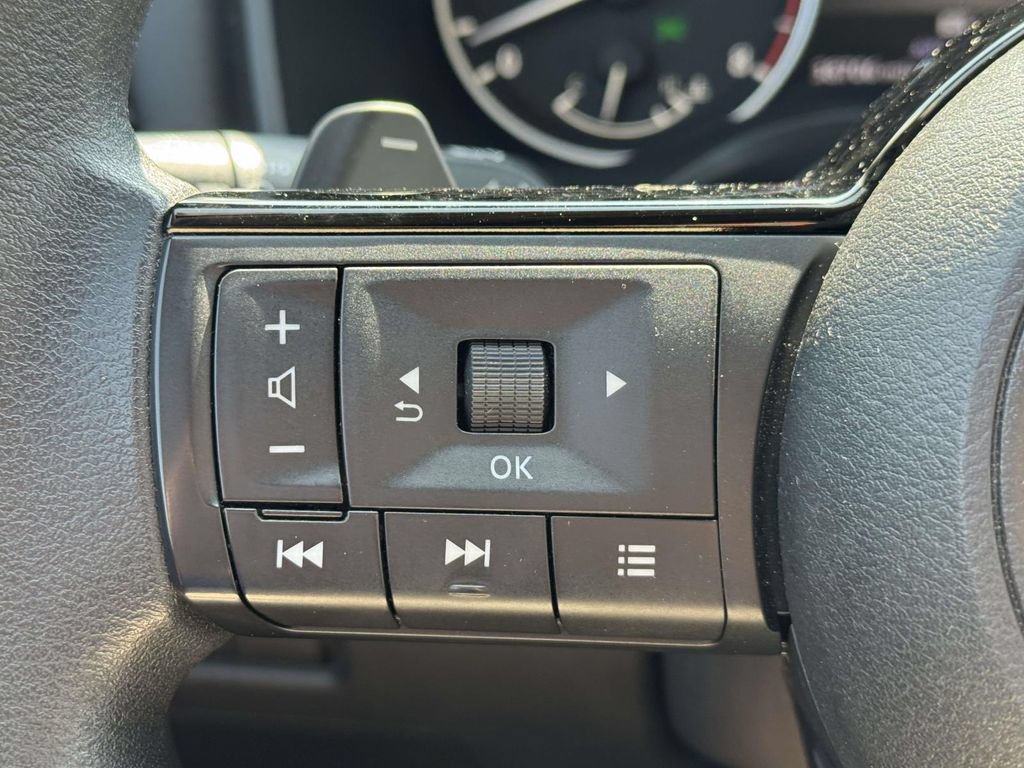Used 2021 Nissan Rogue SV AWD/4WD image 25