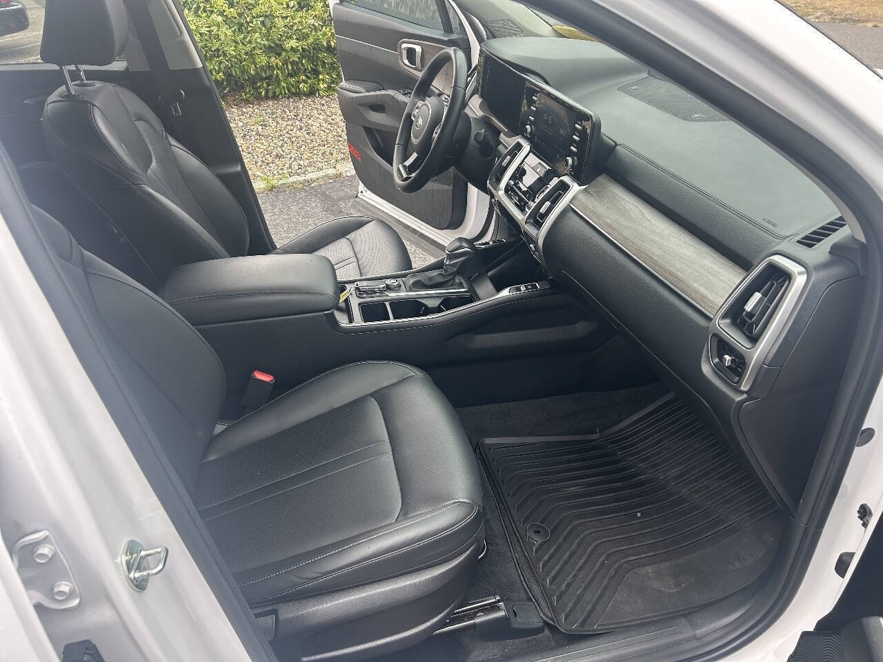 Used 2021 Kia Sorento EX w/ Panoramic Sunroof Package FWD image 13