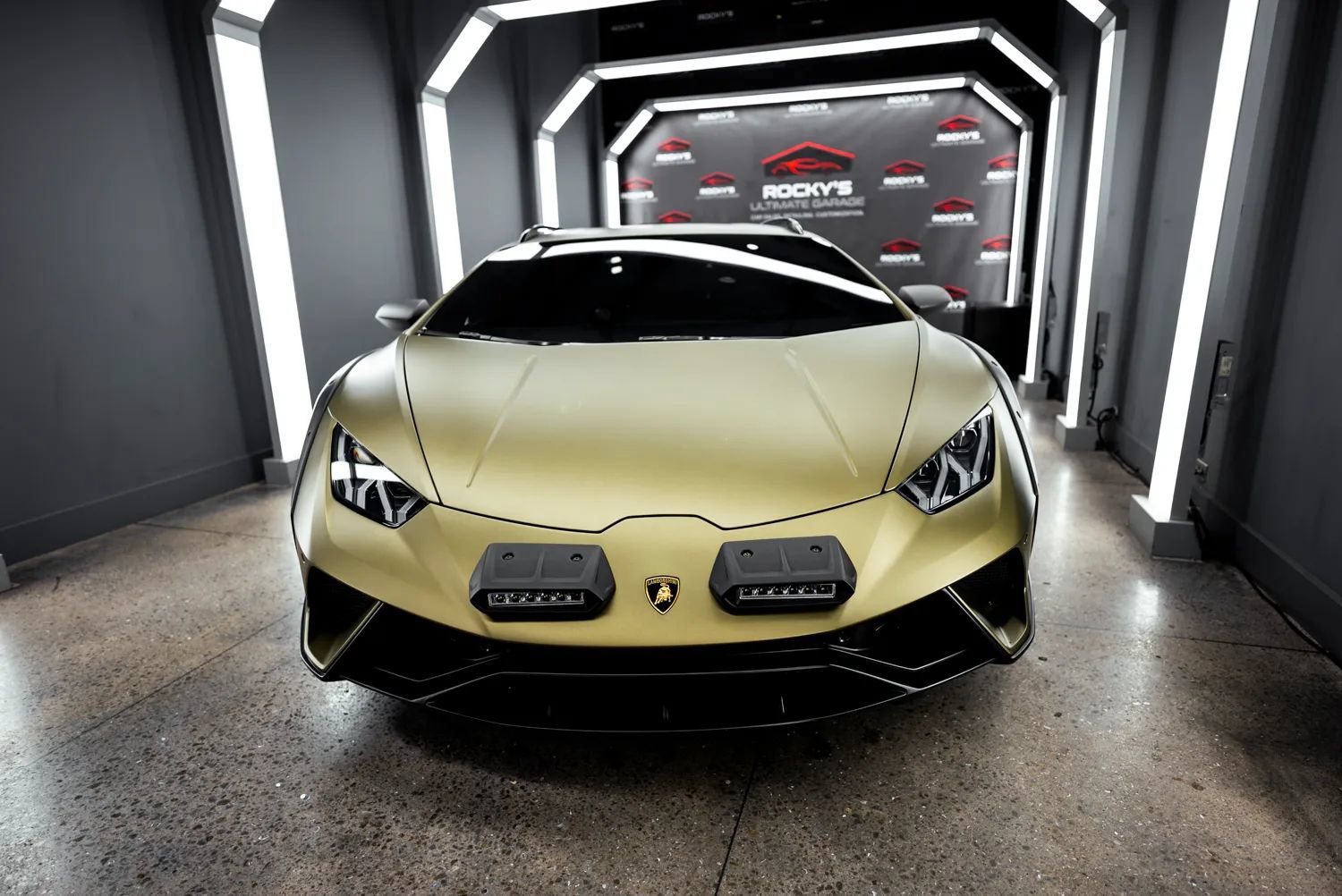 Used 2024 Lamborghini Huracan Sterrato AWD/4WD image 3