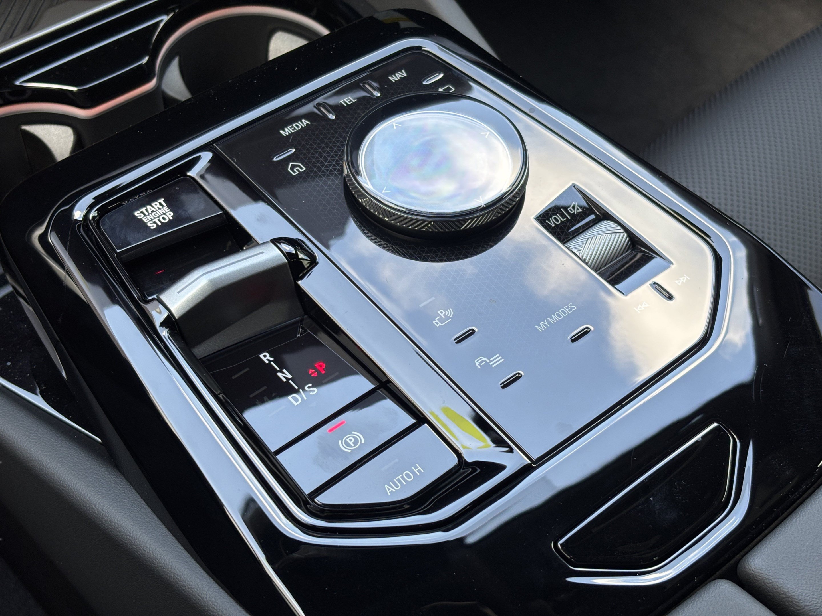 Used 2027 BMW 530i w/ M Sport Package RWD image 10