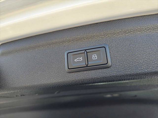 Used 2025 Audi Q3 2.0T Premium w/ Convenience Package AWD/4WD image 16